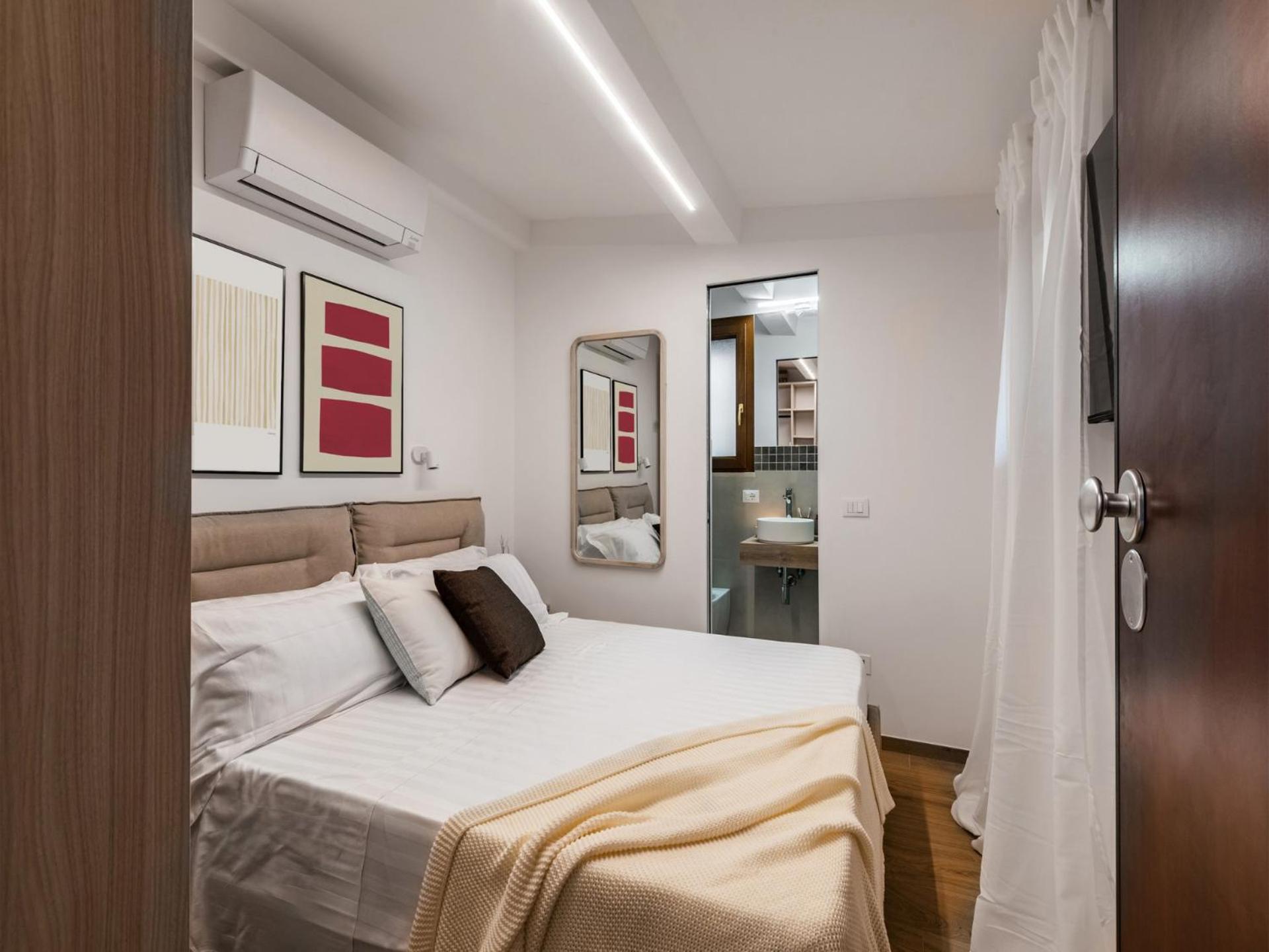 The Rent - Peaceful Oasis With Garden And Jacuzzi Near The Colosseum * Roma