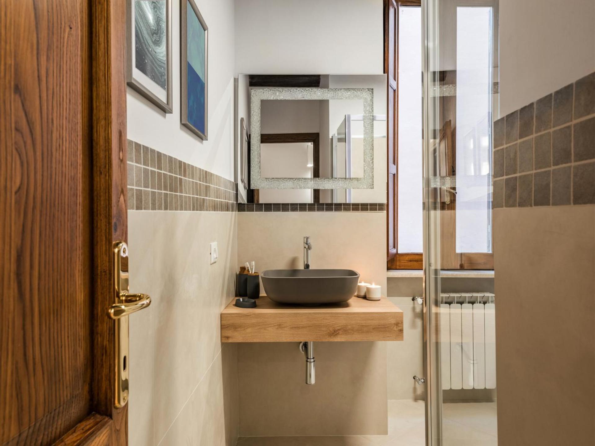 The Rent - Peaceful Oasis With Garden And Jacuzzi Near The Colosseum Roma