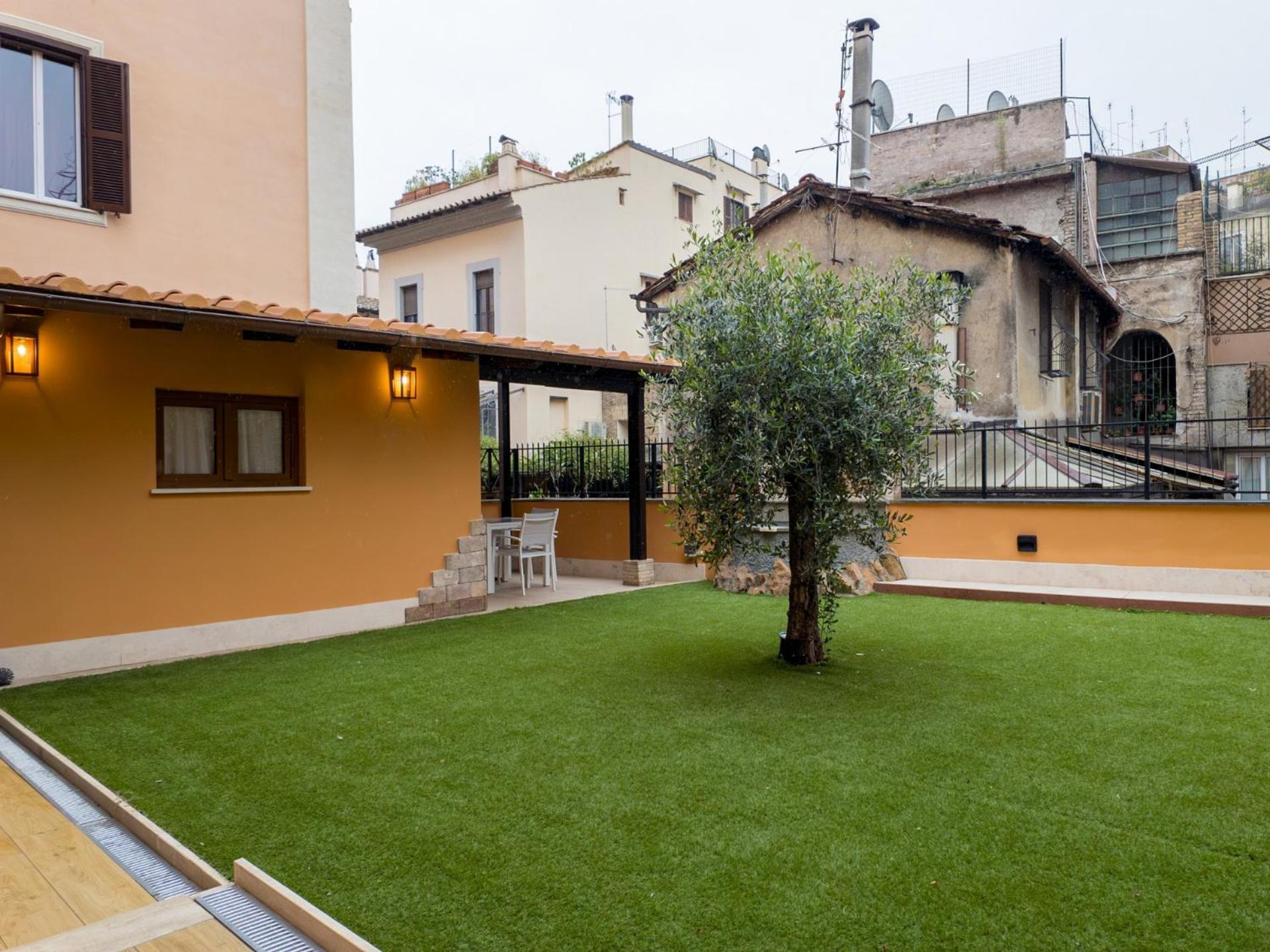The Rent - Peaceful Oasis With Garden And Jacuzzi Near The Colosseum Roma